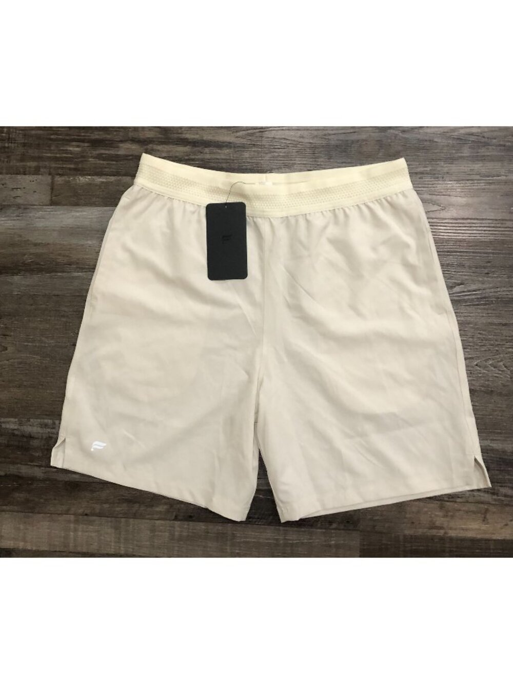 Fabletics Mens Medium Cream 7" Fundamental Athletic Shorts New with Tags